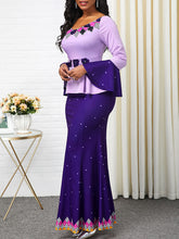 Langärmliges, figurbetontes Maxikleid mit Blumendruck und Rüschen